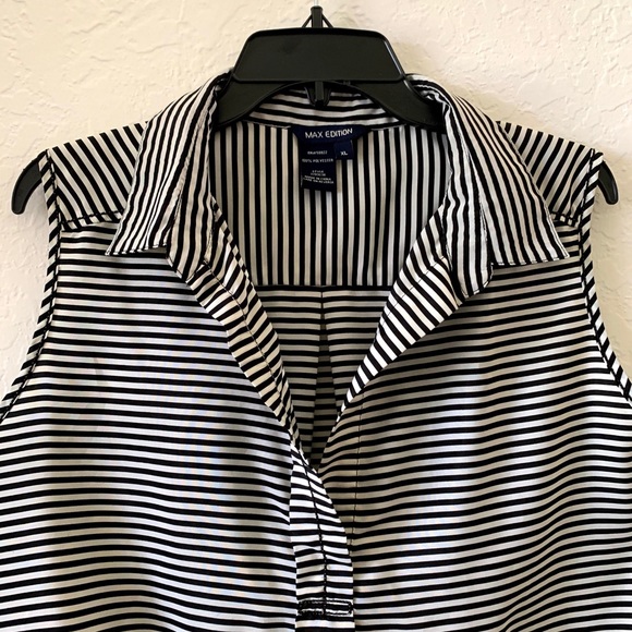 Stripes Sleeveless Blouse - Picture 3 of 6
